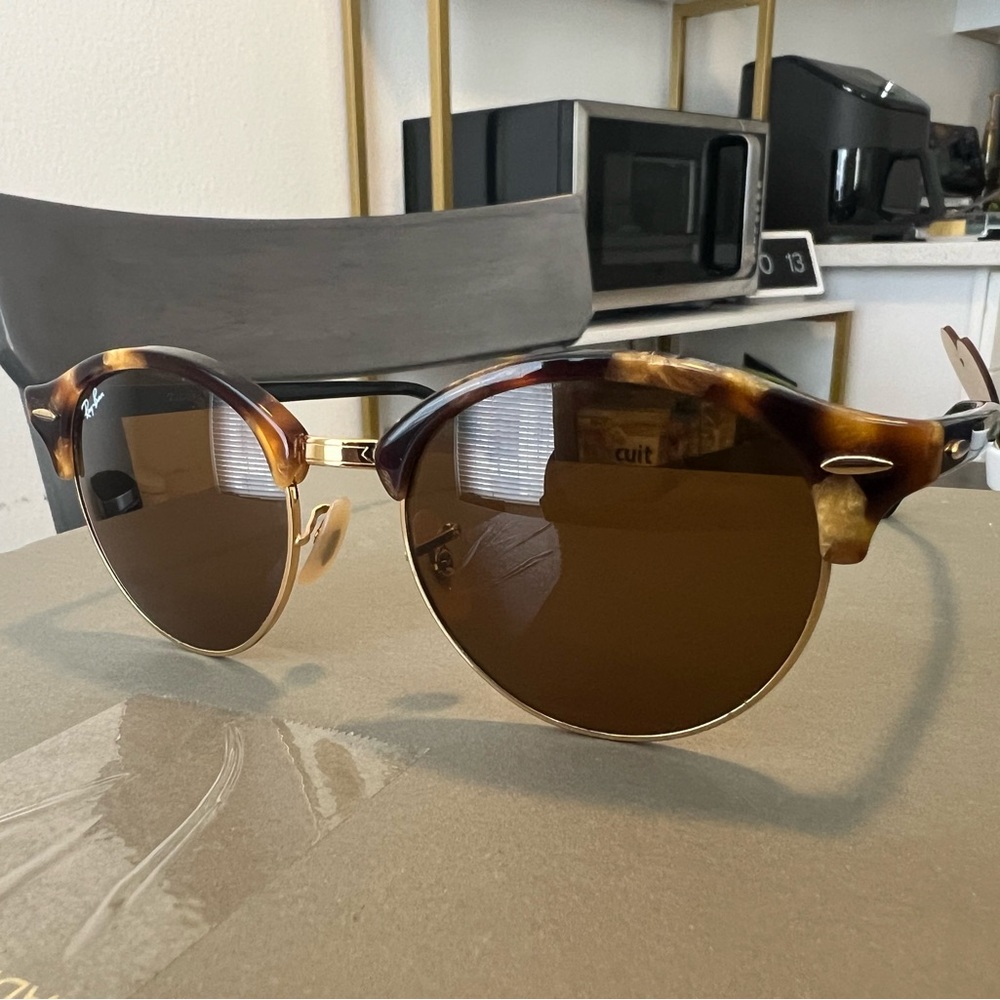 Ray Ban RB 4246 Clubround Classic Sunglasses